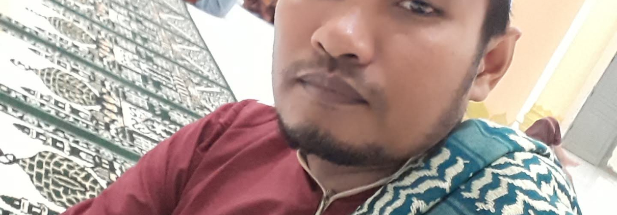 Hukum shalat menggunakan pakaian merah